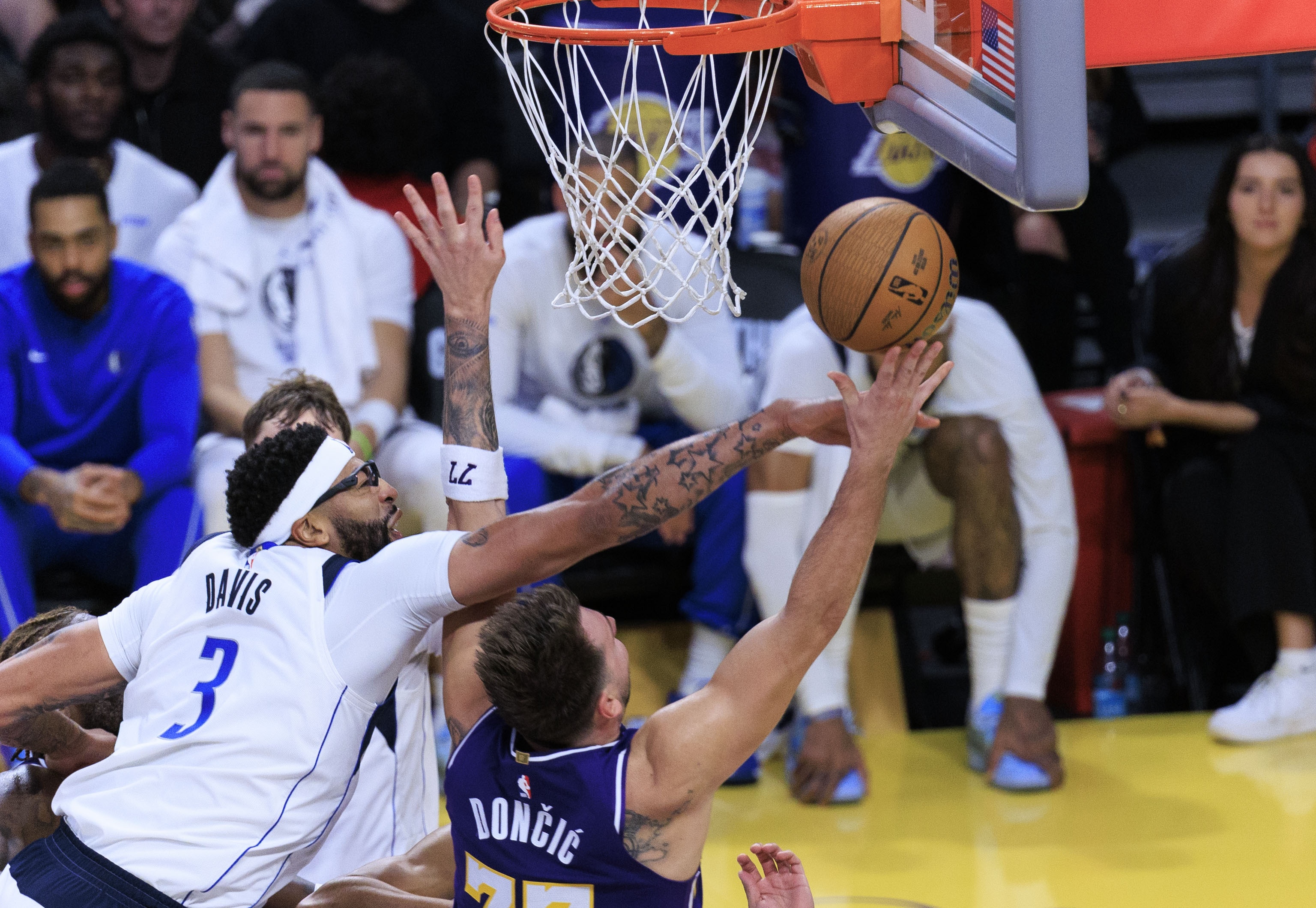 博鱼电竞官方网站-富保罗想让浓眉走？阿里纳斯：浓眉最终会想办法偷偷溜回湖人