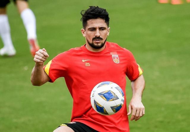 博鱼电竞首页-非国足队长出席发布会头一回 洛国富再次致歉足协