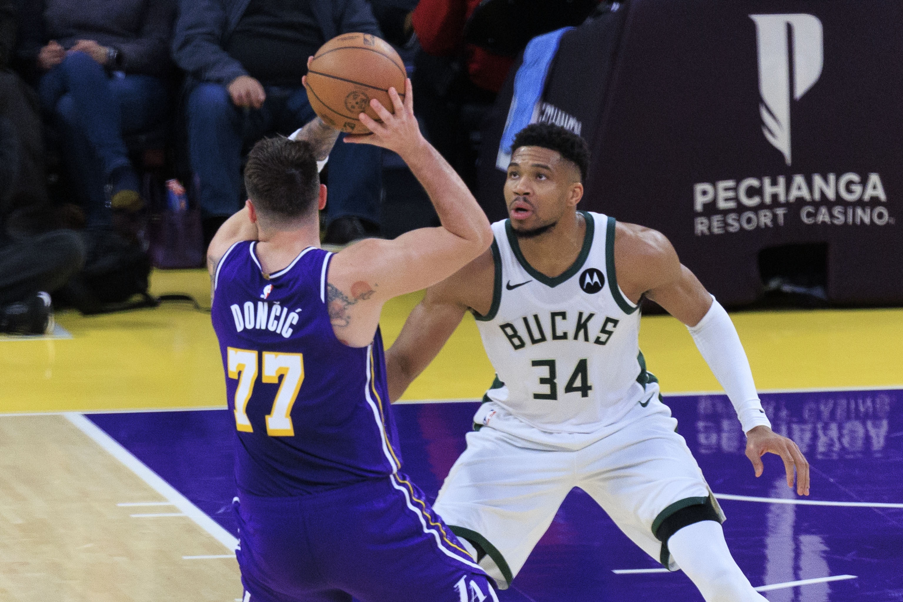 博鱼电竞首页-美记：字母更喜欢在东海岸打球且他不想与持球过多的控卫一起打球