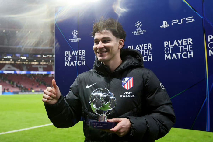 博鱼电竞APP-巴萨欢迎阿尔瓦雷斯表态但设1亿欧转会费上限|巴塞罗那|马竞|托特纳姆热刺|马德里竞技|球员_新浪体育_新浪新闻