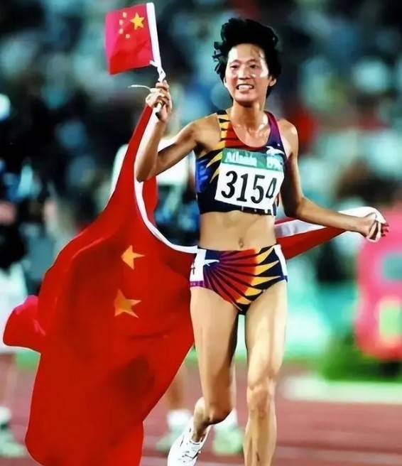 博鱼电竞平台-奥运冠军王军霞：退役后移居美国，三个孩子三个爹，如今活成了这样|亚特兰大奥运会|婚姻|家庭|奥运会|赛场_新浪体育_新浪新闻